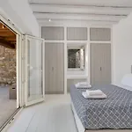 Christina's Panormos Panormos (Mykonos)